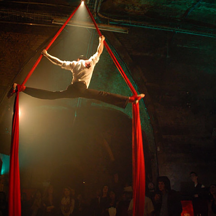 Airealism performing Shunt